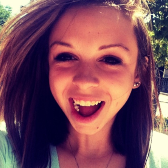 Profile Picture of Emily Kretsinger (@emily_mariek) on Poshmark
