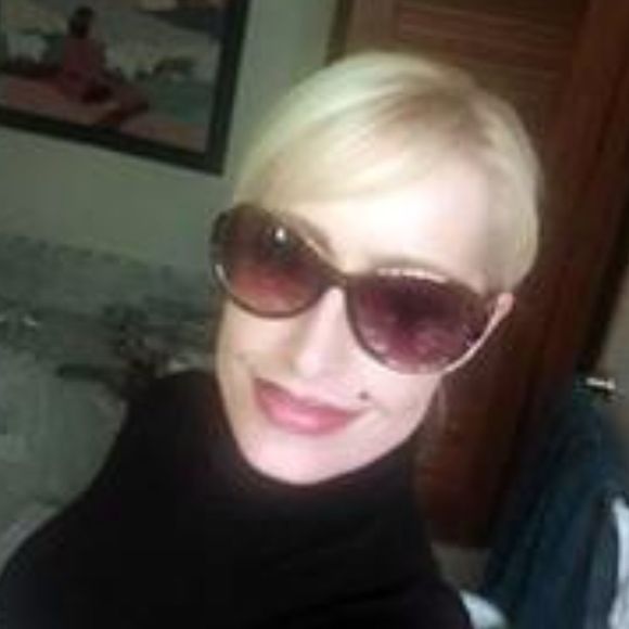Profile Picture of Jeanine Pirollo (@jeaninepirollo) on Poshmark