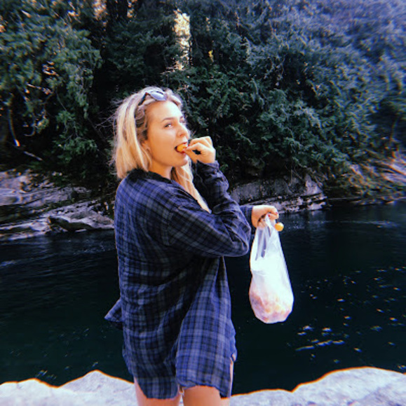 Profile Picture of Liz Novak (@liznovak0213) on Poshmark