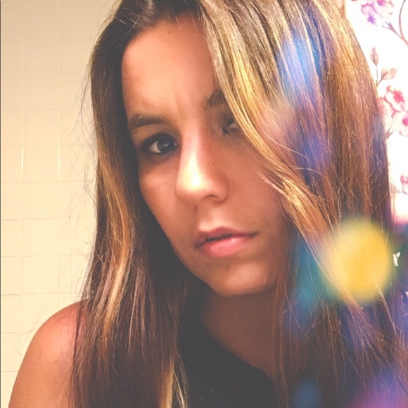 Profile Picture of Mindy Mcfarland (@mindy061112) on Poshmark