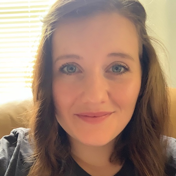 Profile Picture of Morgan Gironda (@morgeywood) on Poshmark