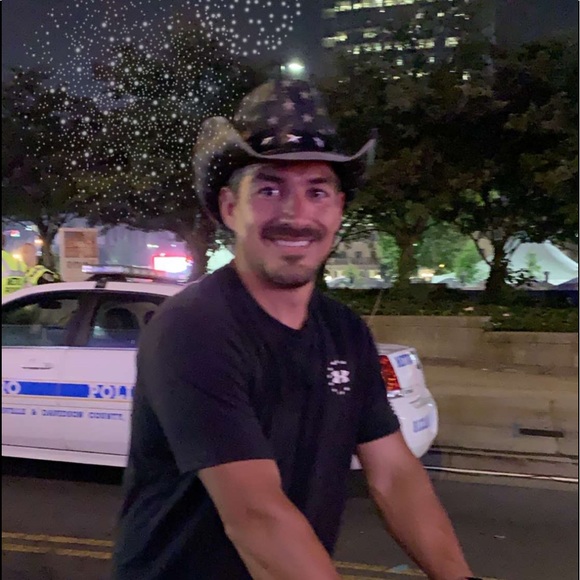 Profile Picture of Justin Antons (@j_antons) on Poshmark