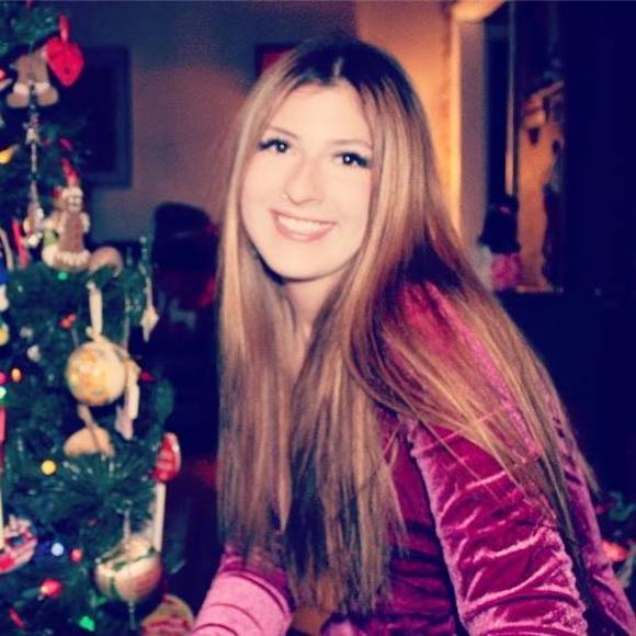 Profile Picture of Emily Serdynski (@eas9716) on Poshmark