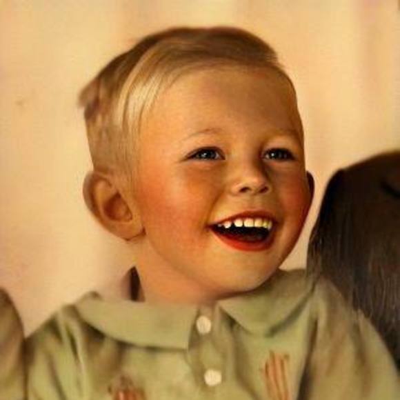 Profile Picture of Oscar James (@oscarjames206) on Poshmark