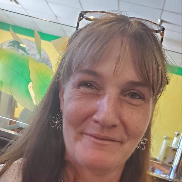 Profile Picture of Stefanie Mitchell (@stef282002) on Poshmark