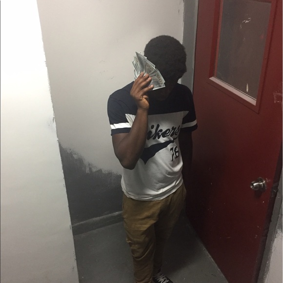 Profile Picture of Amos Manneh (@stan23) on Poshmark
