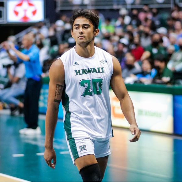 Profile Picture of Keoni Thiim (@keonithiim) on Poshmark