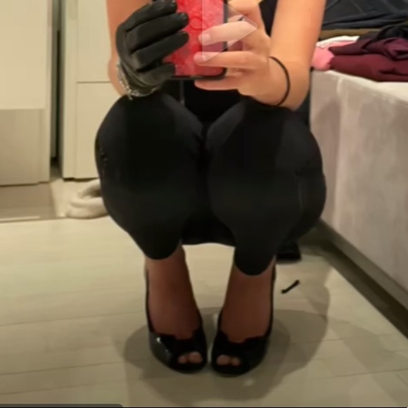 Profile Picture of Ella Jarrard (@ellajarrard) on Poshmark