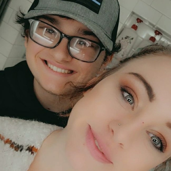 Profile Picture of Chris Zebley (@chriszebley) on Poshmark