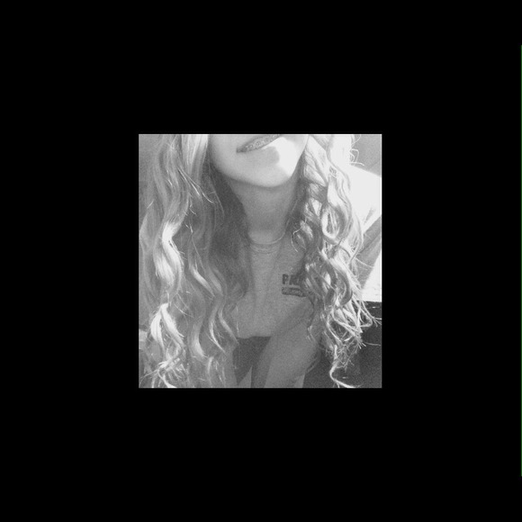 Profile Picture of Caitlan Patterson (@caitlantierney) on Poshmark