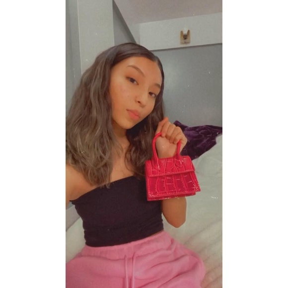 Profile Picture of Dahlina Mascorro (@dahlinam) on Poshmark