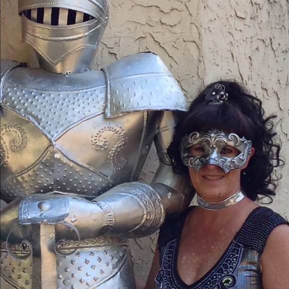 Profile Picture of Brenda Schneider (@knight101) on Poshmark