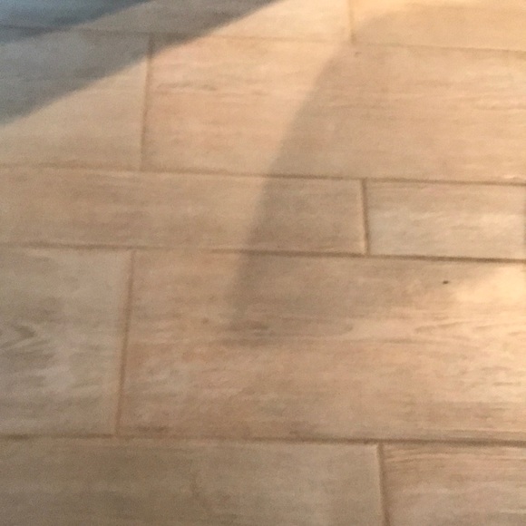 Profile Picture of Lisa Rutigliano (@lisacap98) on Poshmark