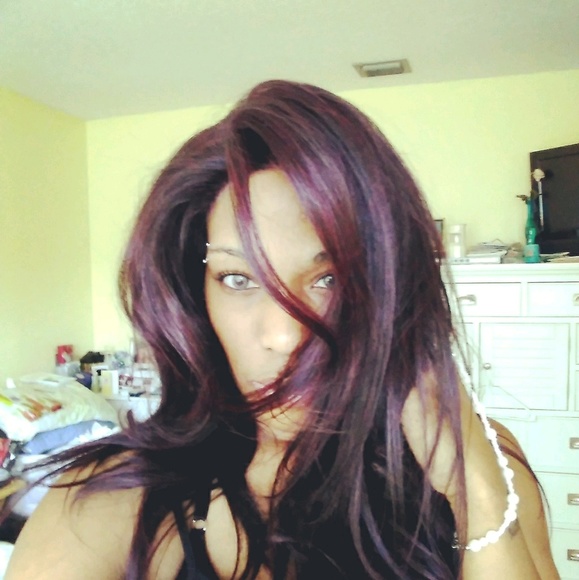 Profile Picture of Michelle Pinder (@mrspinder01) on Poshmark