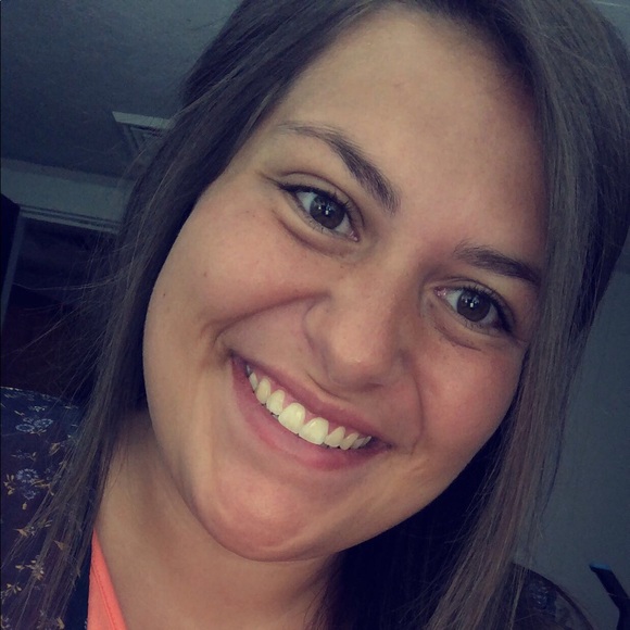 Profile Picture of Emily Howard (@emilykatlyn176) on Poshmark