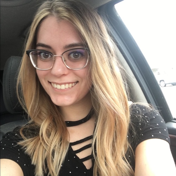 Profile Picture of Julia Kamp (@juliakamp) on Poshmark