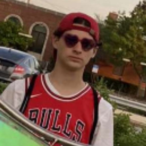 Profile Picture of Evan Zapata (@evanzapata) on Poshmark