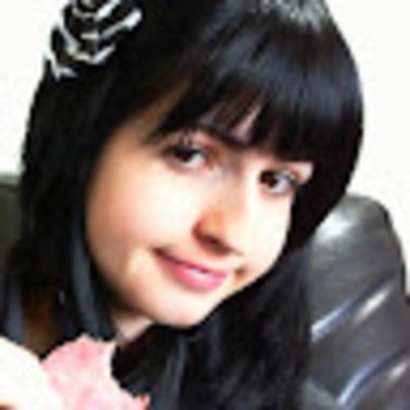 Profile Picture of Kate Frank (@yarnhappy07) on Poshmark