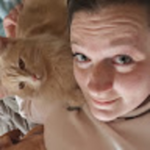 Profile Picture of Cassandra Kelly (@cassandrakel275) on Poshmark