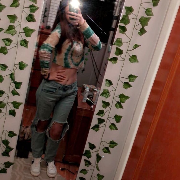 Profile Picture of Alexa Broadwell (@alexabroadwell) on Poshmark