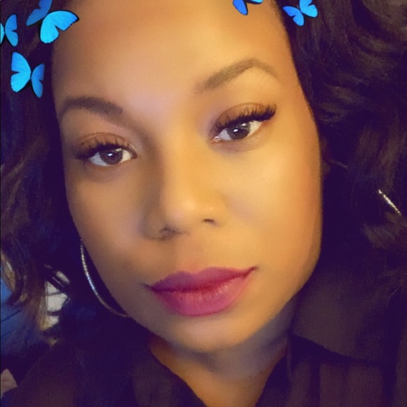 Profile Picture of Ashlie Thomas (@ashliethomas86) on Poshmark