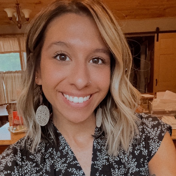 Profile Picture of Simone Jacomet (@santacruz202) on Poshmark