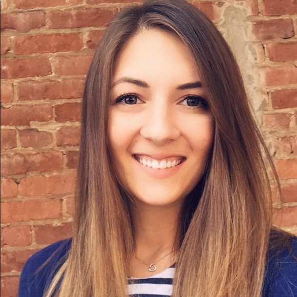 Profile Picture of Melissa Hurlburt (@mjhurlburt) on Poshmark