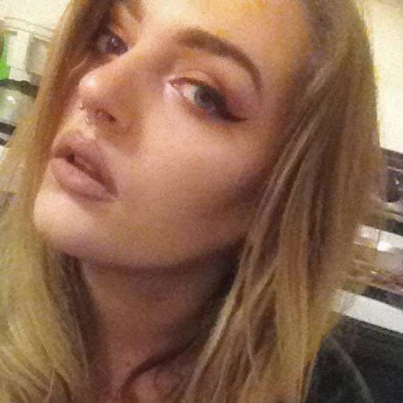 Profile Picture of Amanda Willey (@amandawilley261) on Poshmark