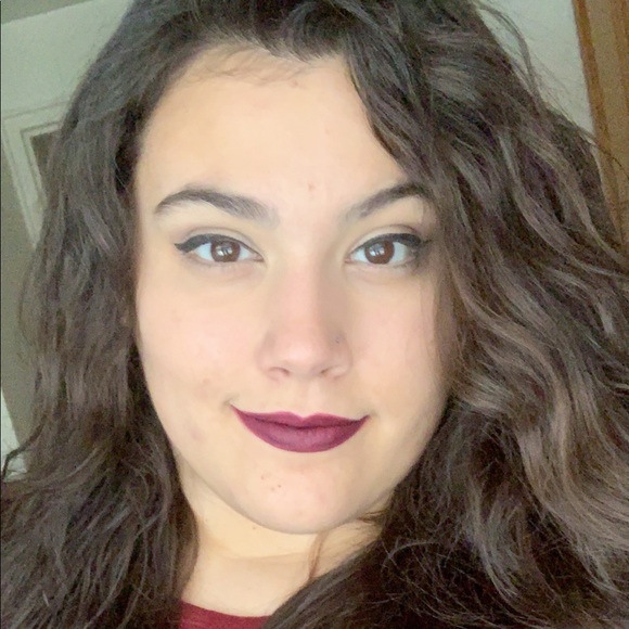 Profile Picture of Briana Faulkner (@brianarenee20) on Poshmark