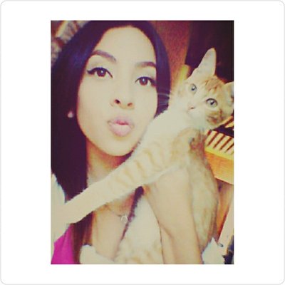 Profile Picture of Luis & Val (@CatherineBR27) on Twitter