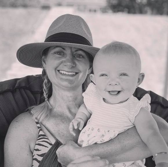 Profile Picture of Christi Mceachen (@christilou300) on Poshmark