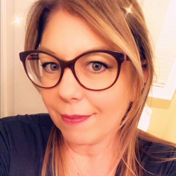 Profile Picture of Lisa Fornear (@lfornear13) on Poshmark
