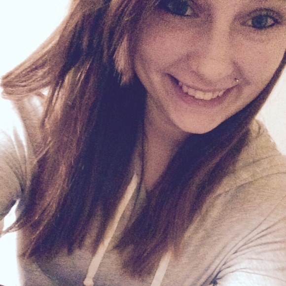 Profile Picture of Haley Hollis (@hhollis14) on Poshmark