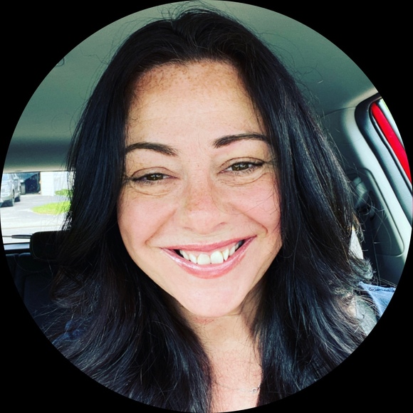 Profile Picture of Michelle Gervais (@michellegerv451) on Poshmark