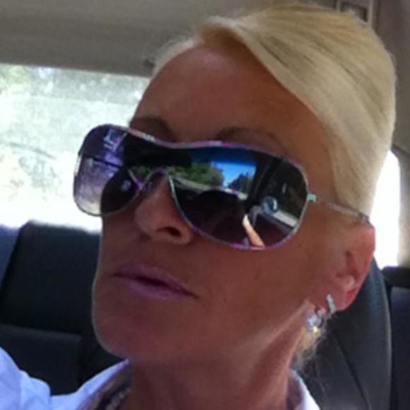 Profile Picture of Michelle Scott (@shellytscott) on Poshmark