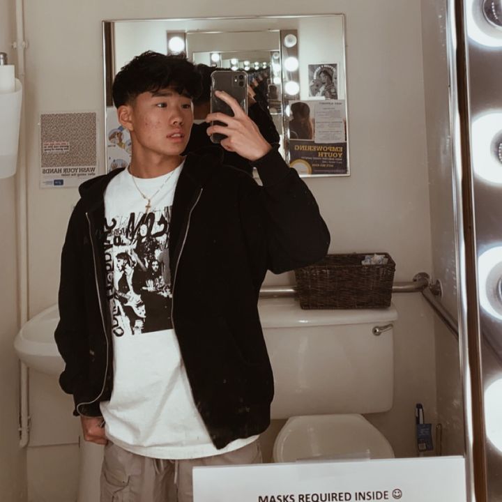 Profile Picture of g (@thisisnotgrey) on Tiktok
