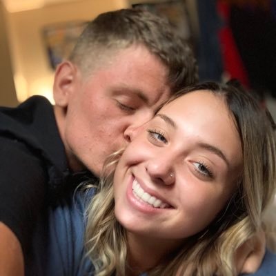 Profile Picture of Taylor McGraw💜 (@TaylorMcgraw4) on Twitter