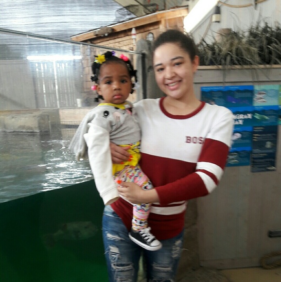 Profile Picture of Taneshia Earls (@tjm95) on Poshmark