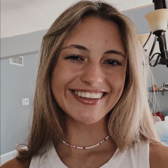 Profile Picture of Grace Lamberton (@grace_lamberton) on Poshmark