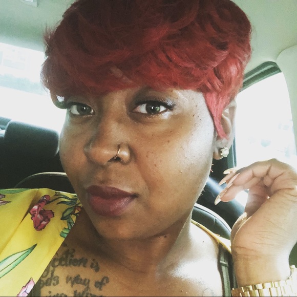 Profile Picture of Alecia Perry (@deedeep89) on Poshmark