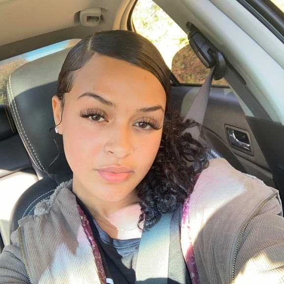 Profile Picture of Carlie Thigpen (@carlie2004) on Poshmark