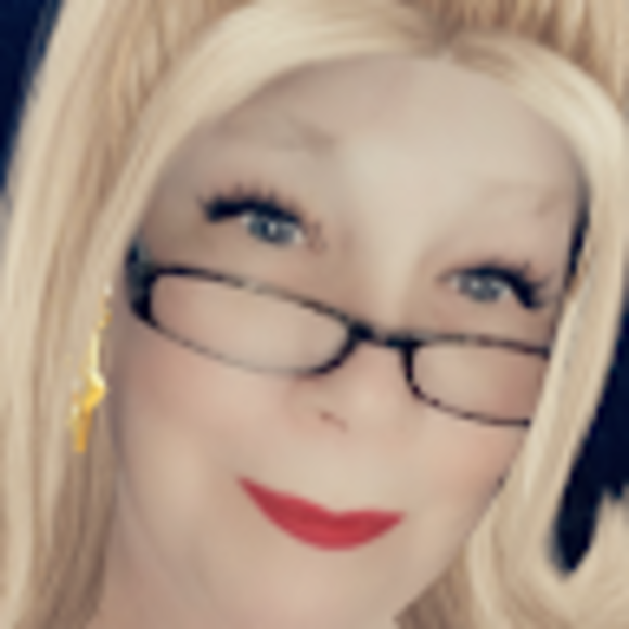Profile Picture of Debbie Pritchett (@banjolele) on Poshmark