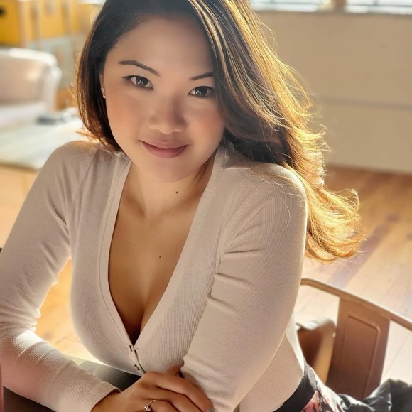 Profile Picture of Poshmark ambassador! stephanie Yong (@stephanieyty) on Poshmark