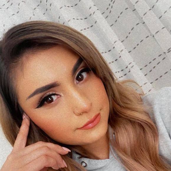 Profile Picture of Gabriella Chavez (@mizzgabby13) on Poshmark