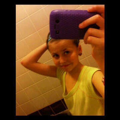 Profile Picture of Michelle Devaney (@pink789shellx) on Twitter