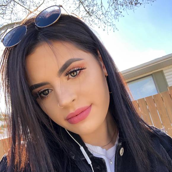 Profile Picture of Victoria Keough (@v_keough) on Poshmark