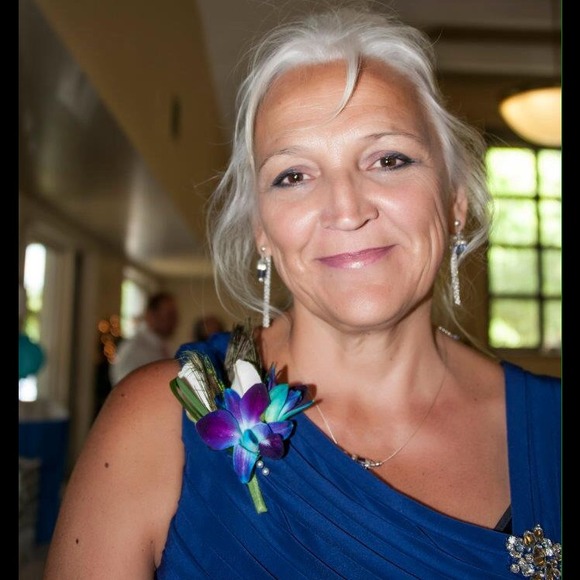 Profile Picture of Karen Rechsteiner (@karenann76) on Poshmark