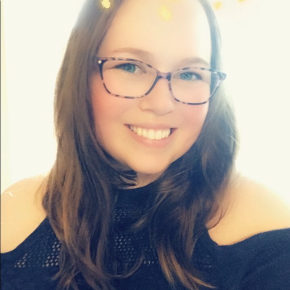 Profile Picture of Deanna Antrosio (@dsantrosio) on Poshmark