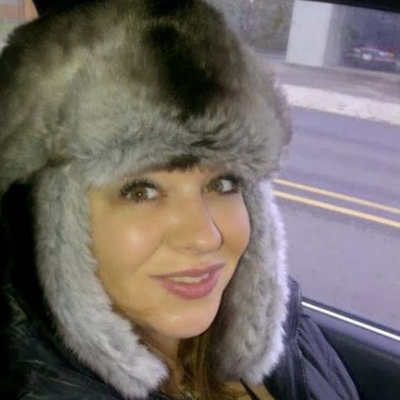 Profile Picture of Courtney Goodman (@soopersmilee) on Poshmark