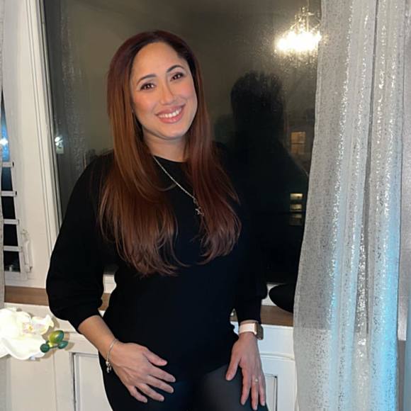 Profile Picture of Maria Albert (@mariamorena16) on Poshmark